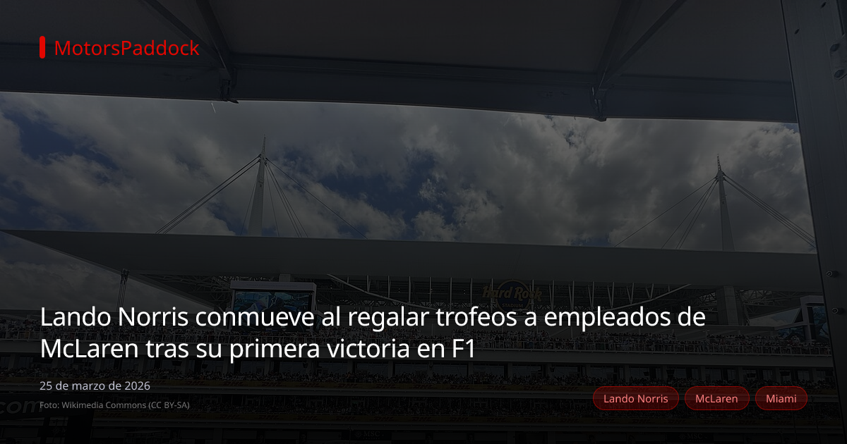 Lando Norris conmueve al regalar trofeos a empleados de McLaren tras su primera victoria en F1